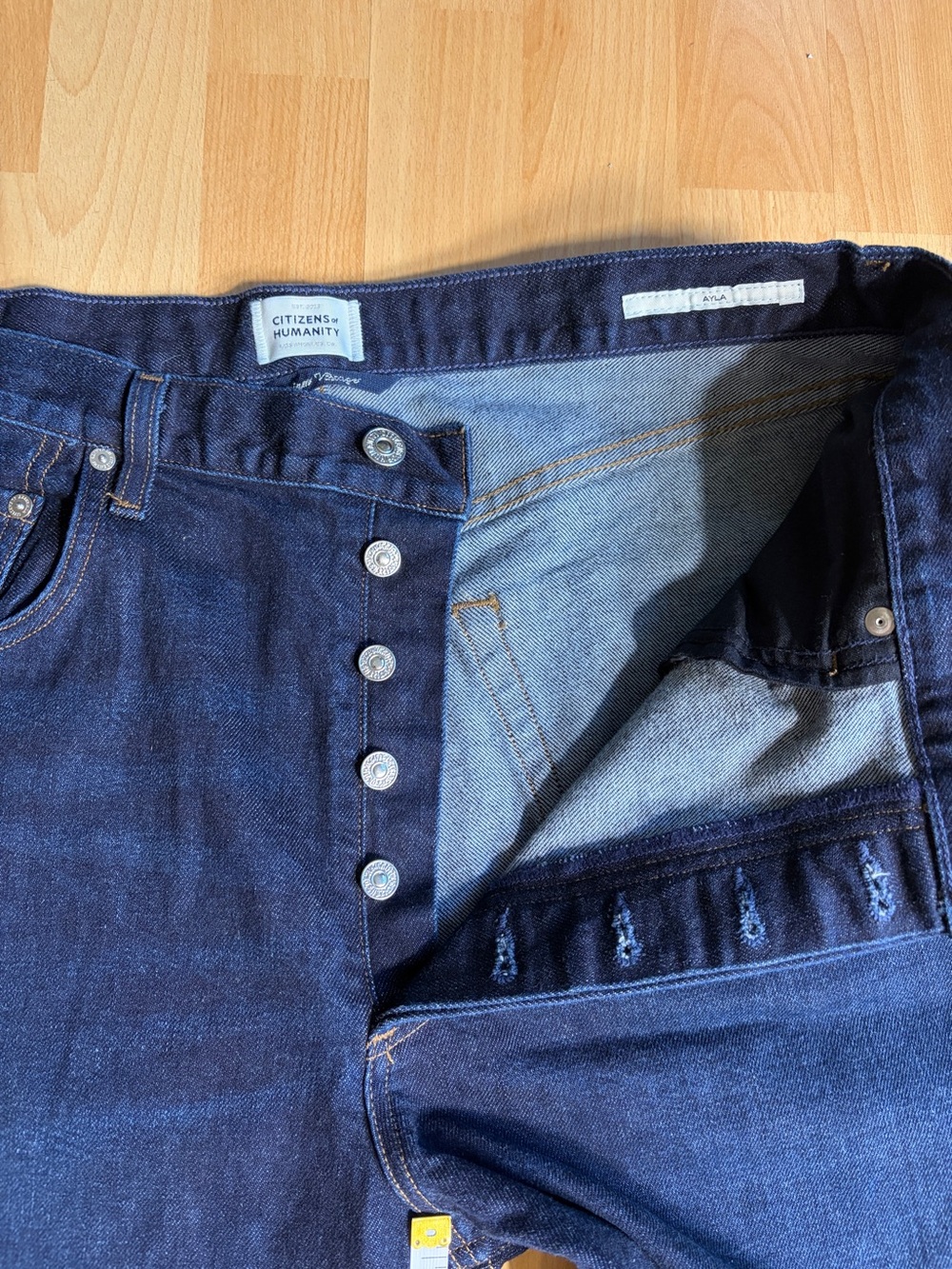 Citizens Of Humanity Ayla Bowed Barrel Leg Jean in Bandit Dark Wash Clean Hem 31 - Picture 7 of 13